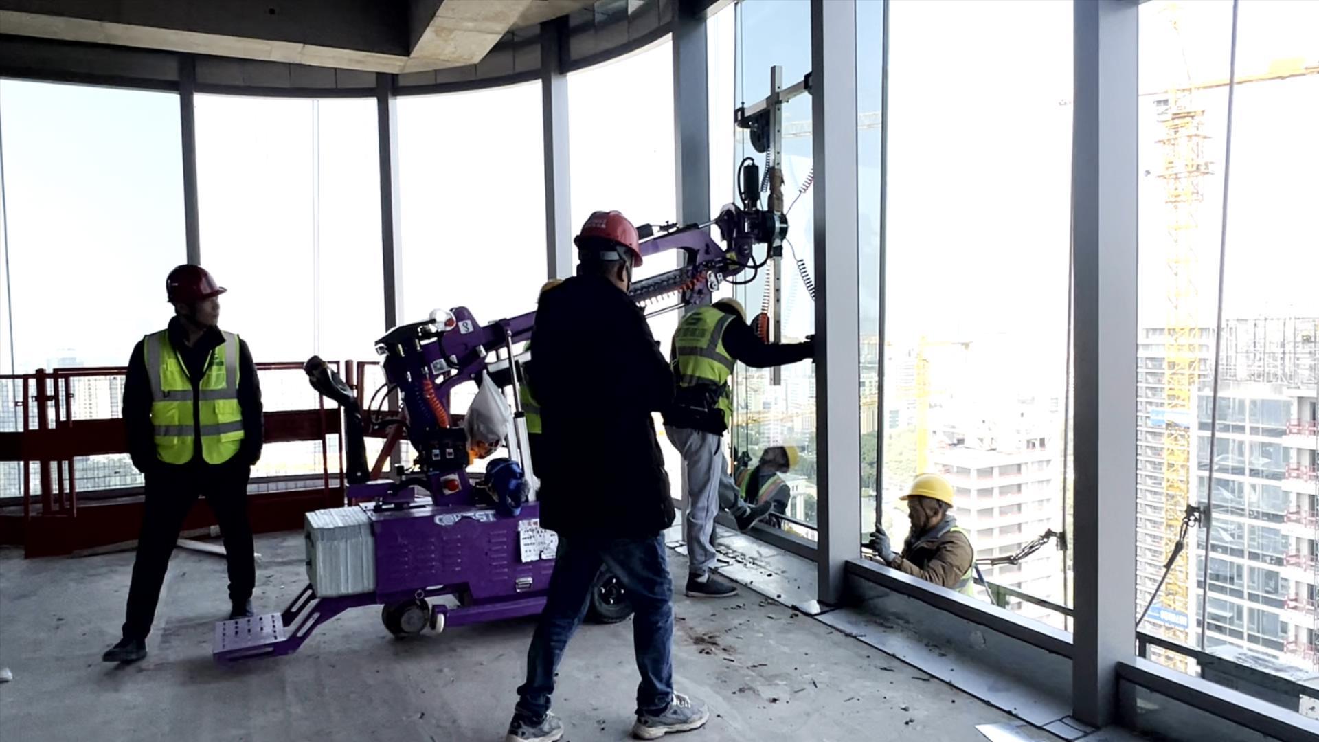  Cowest Machinery WSR-400MINI Enhancing Glass Installation in the Guangzhou Greater Bay Area Science and Innovation Center (1).jpg