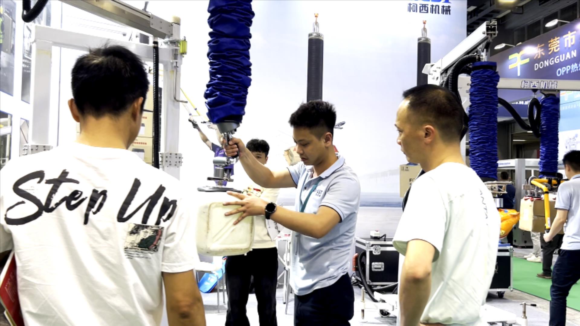 Cowest Machinery Vacuum Tube Lifter shines at SINO-PACK 2025 (5).jpg