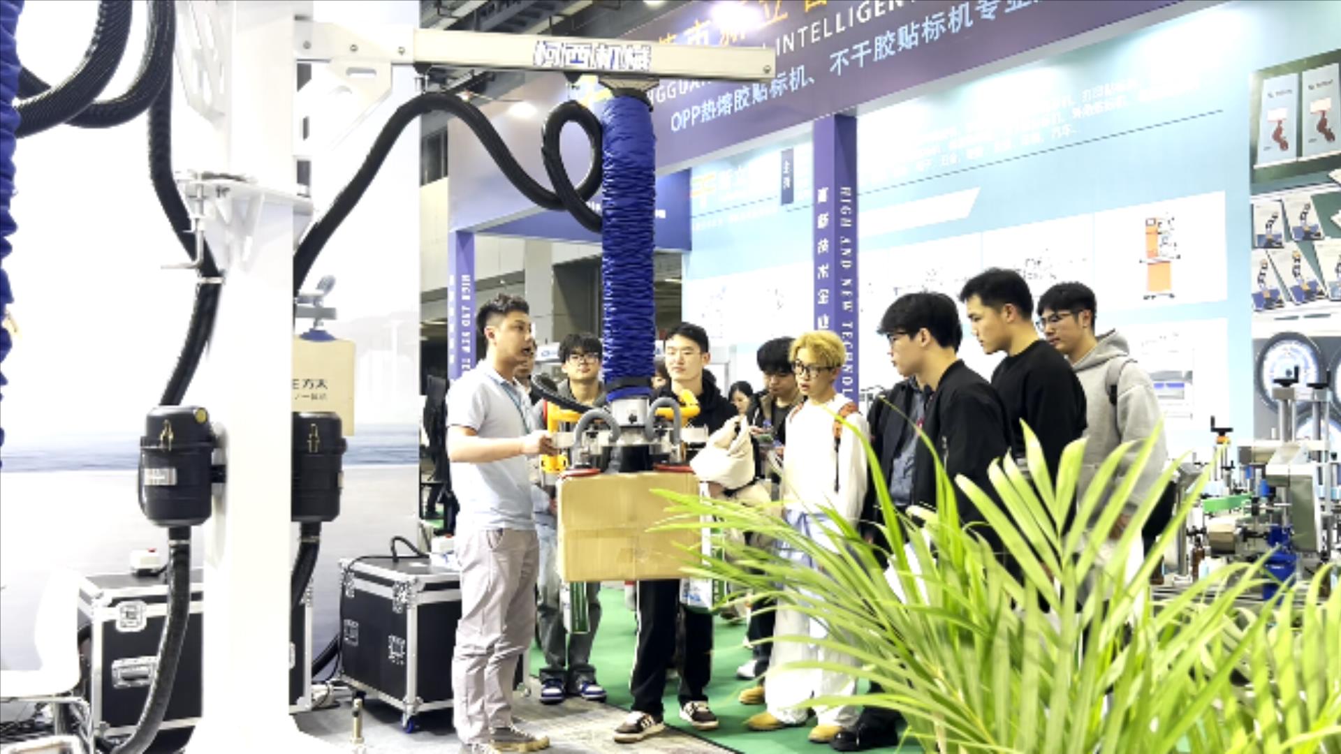 Cowest Machinery Vacuum Tube Lifter shines at SINO-PACK 2025 (1).jpg