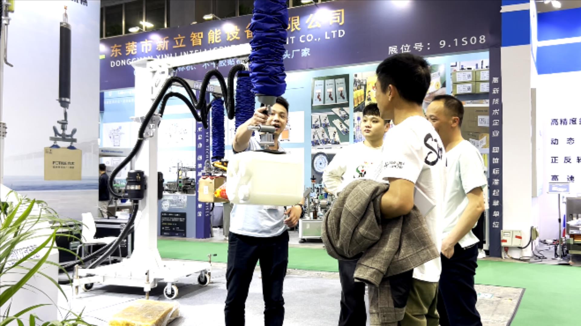 Cowest Machinery Vacuum Tube Lifter shines at SINO-PACK 2025 (6).jpg